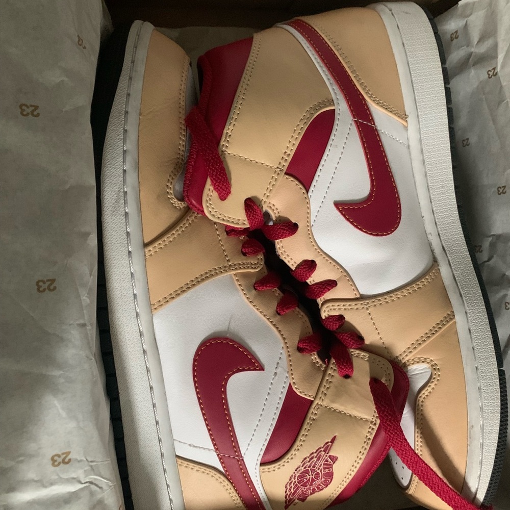 Jordan 1 mid